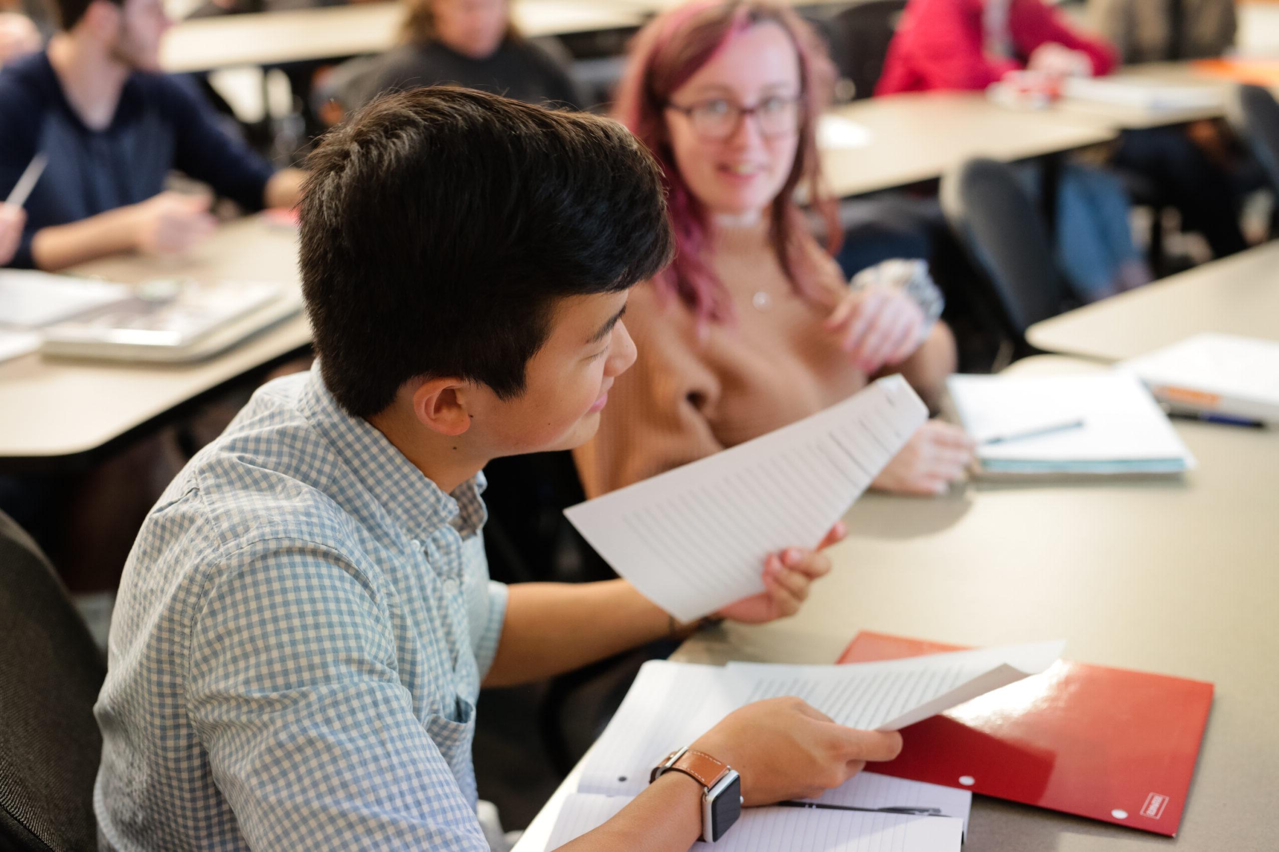 皇冠投注 students in a classroom